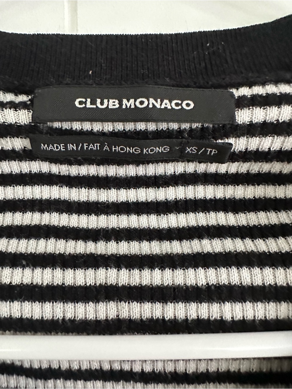 Vintage Club Monaco Black & White Striped V-Neck Cotton and Cashmere Top - Picture 3 of 7